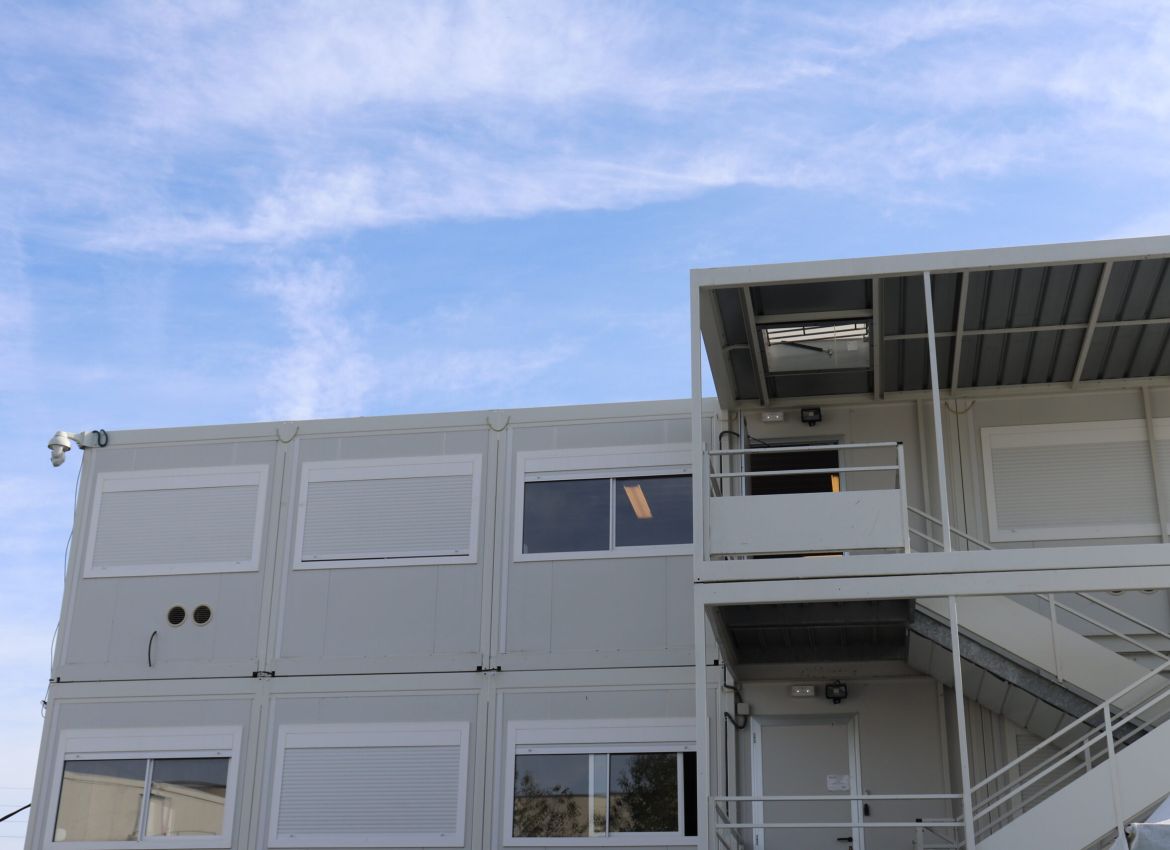 base de vie en préfabriqué sur le chantier de prolongation de la ligne b du métro de lyon le 27 octobre 2019